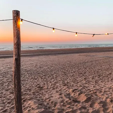 Beleef Strandhuisje شقة